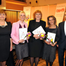 Najsrčnejše za leto 2009/2010 v družbi Marte Krpič, urednice revije Zdravje, in Sama Žargija, direktorja podjetja Alpress, d.o.o., izdajatelja revije Zdravje. (foto: Vito Tofaj)