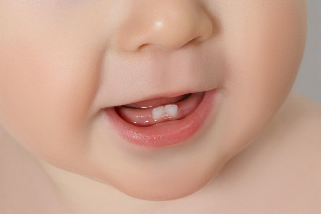 Izraščanje zob pri dojenčku