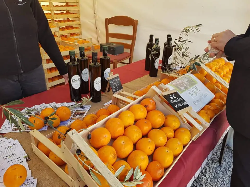 Prodaja domačih kakijev